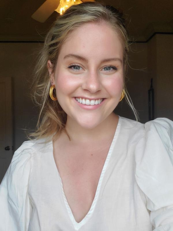 Lauren Marshall headshot